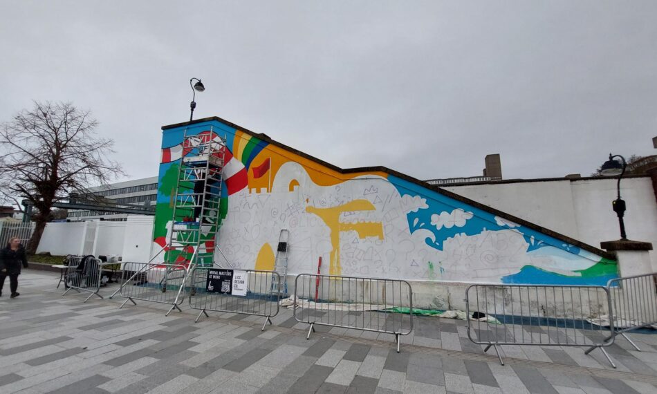 Southampton artists takes centre stage in train station mural debut